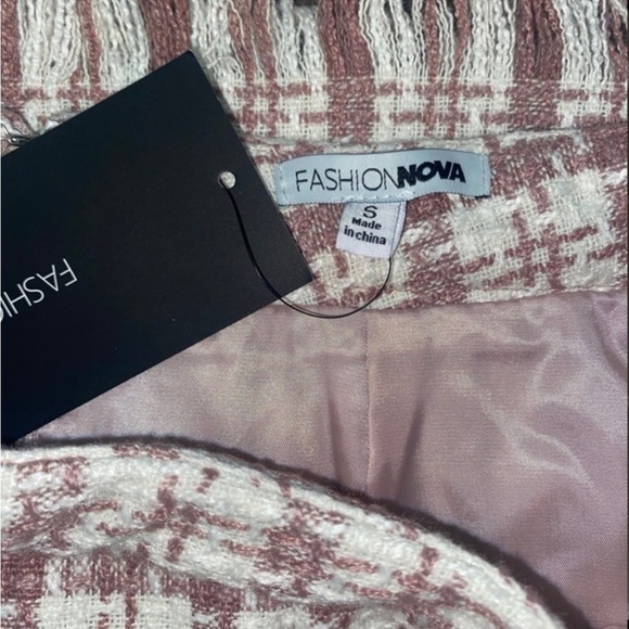 FASHION NOVA - Check the record MINI SKIRT size small. Color: blush/combo - Picture 4 of 6